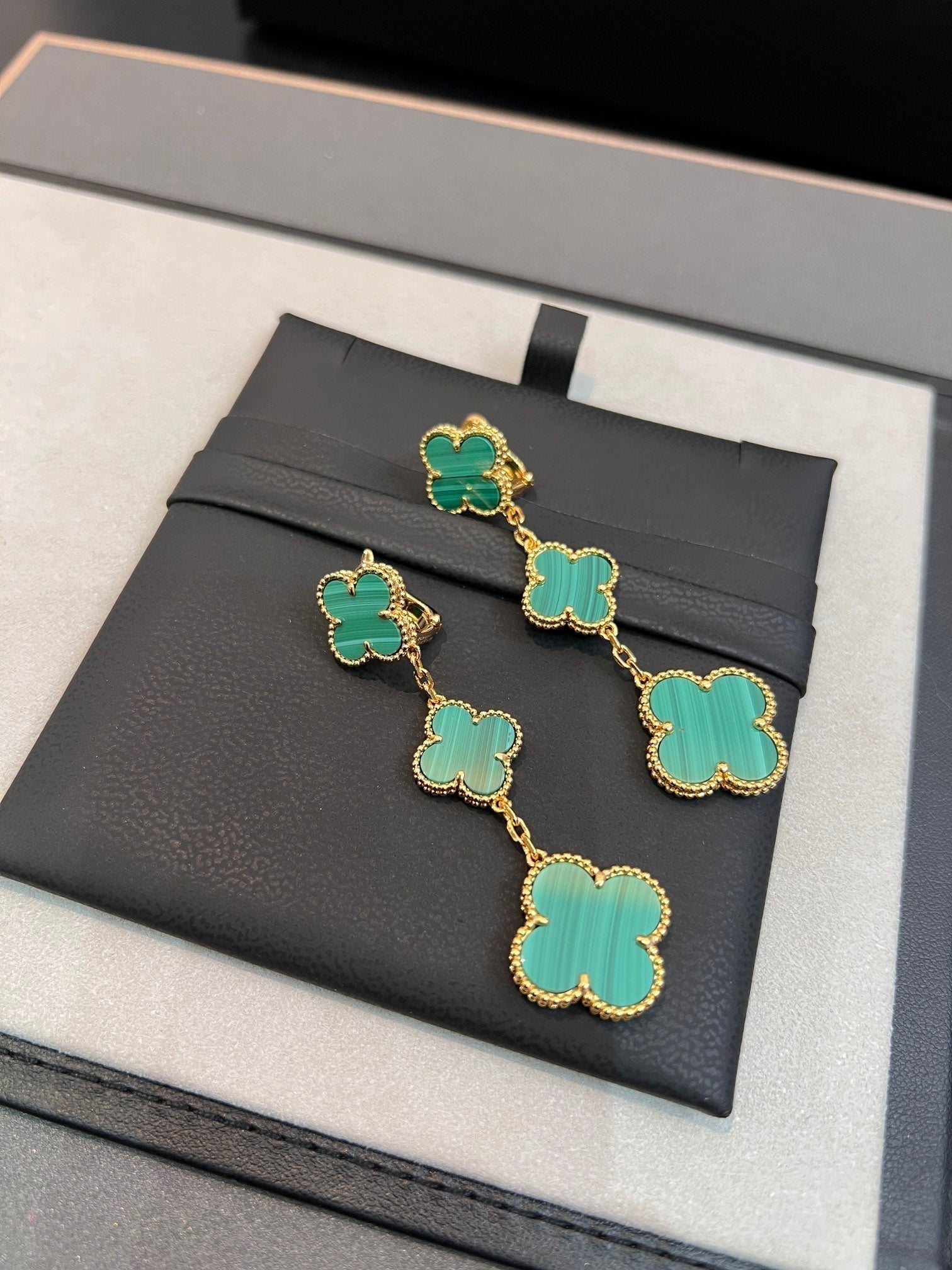 ¡®Dream¡¯CLOVER MALACHITE 3 MOTIFS GOLD
