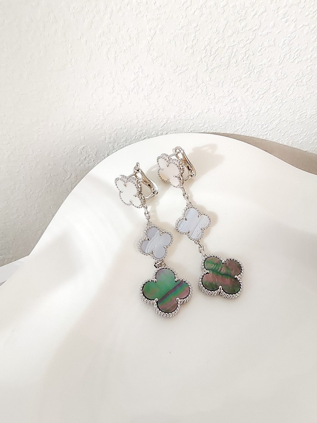 ¡®Dream¡¯CLOVER 3 MOTIFS CHALCEDONY DARK MOP SILVER EARRINGS