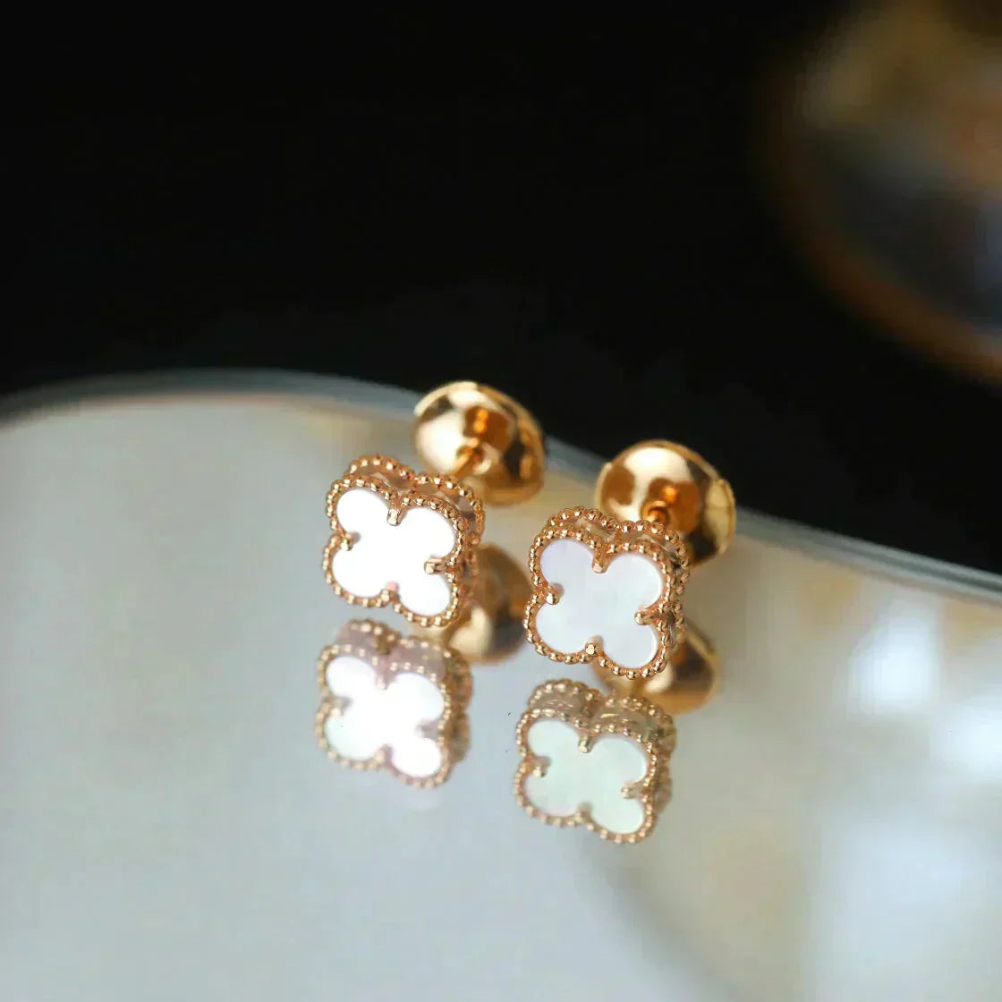 ¡®Dream¡¯CLOVER MINI 9.5MM WHITE MOP EARRINGS