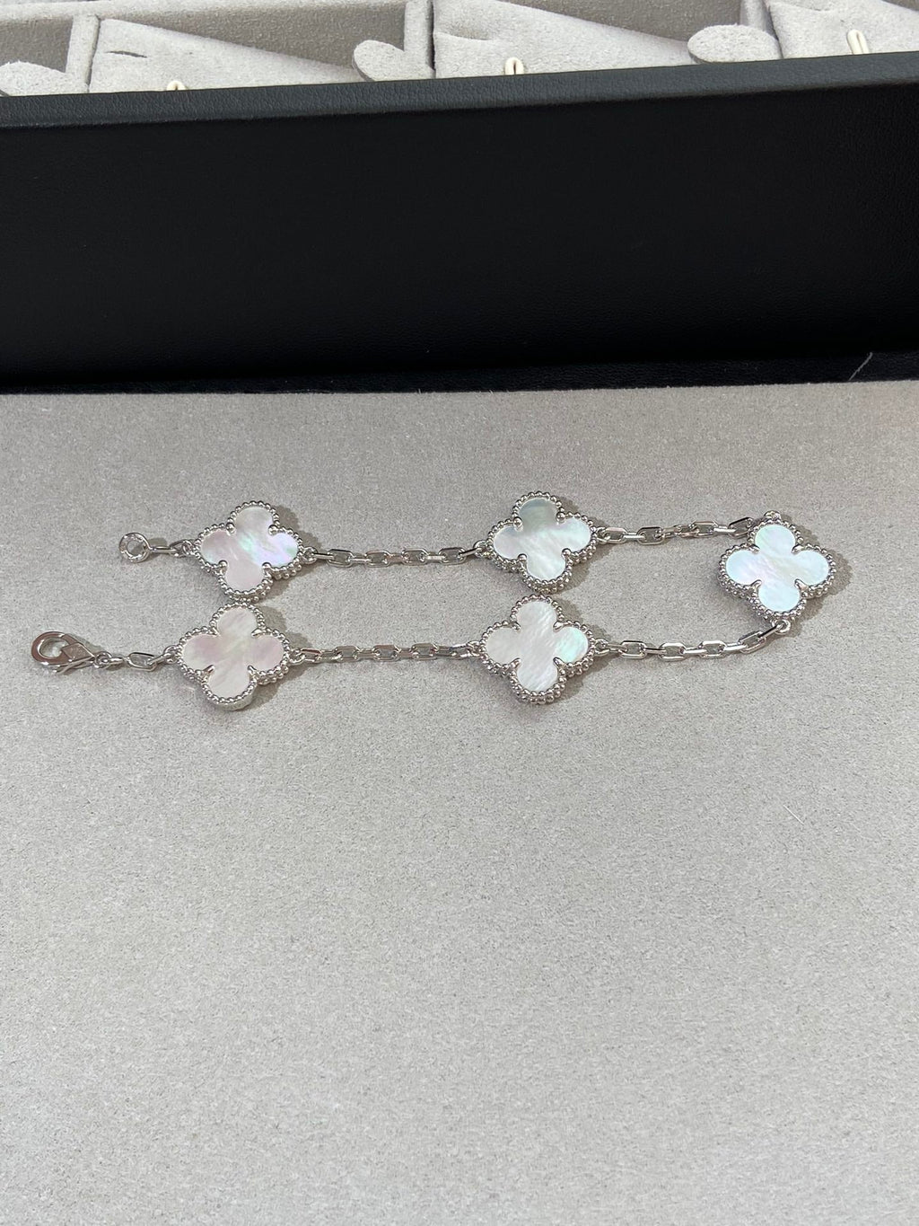 [Dream]New CLOVER WHITE PEARL MOP 5 MOTIF BRACELET COLLECTION