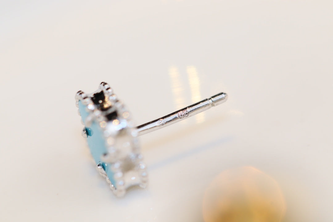¡®Dream¡¯CLOVER MINI TURQUOISE SILVER STUD EARRINGS