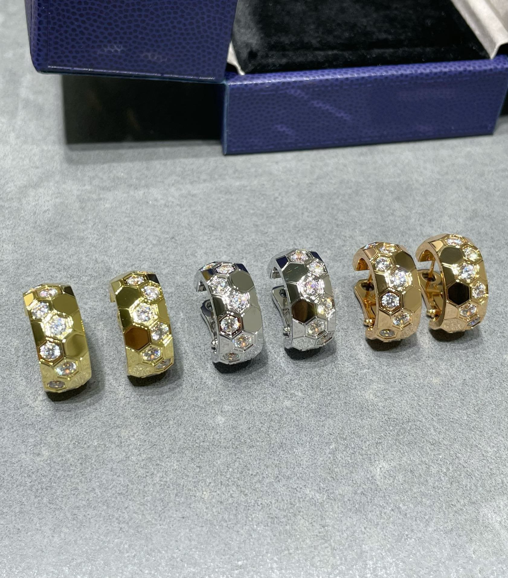 ¡®Dream¡¯BEE LOVE DIAMOND HOOP EARRINGS