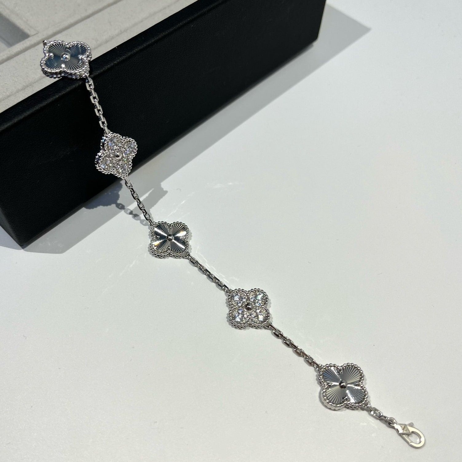 [Dream]New  CLOVER 5 MOTIF LASER BRACELET COLLECTION