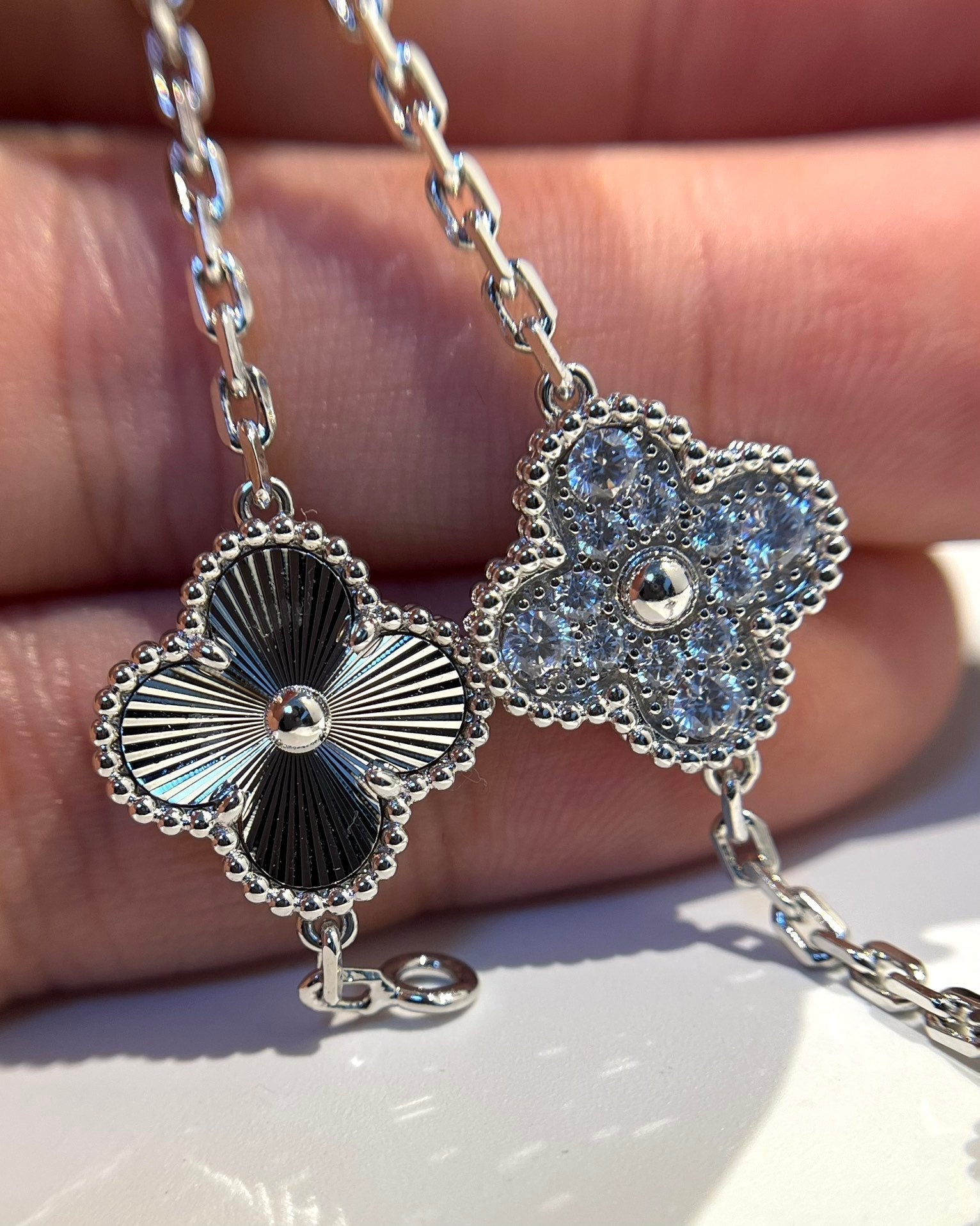 [Dream]New  CLOVER 5 MOTIF LASER BRACELET COLLECTION