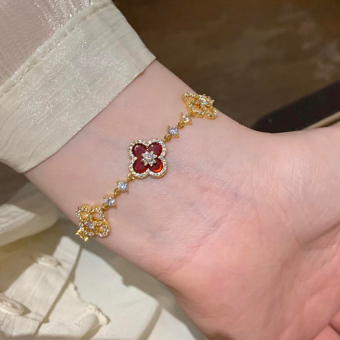 ¡®Dream¡¯CLOVER 5 MOTIF PINK BLUE RED WHITE BRACELET