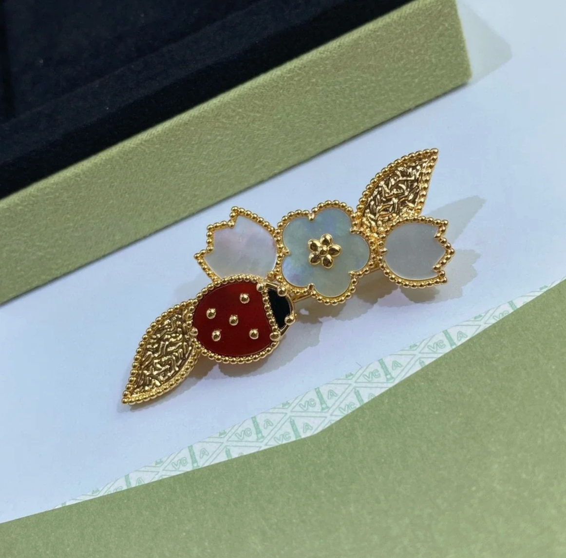 [Dream] LUCKY SPRING Ladybug Brooch