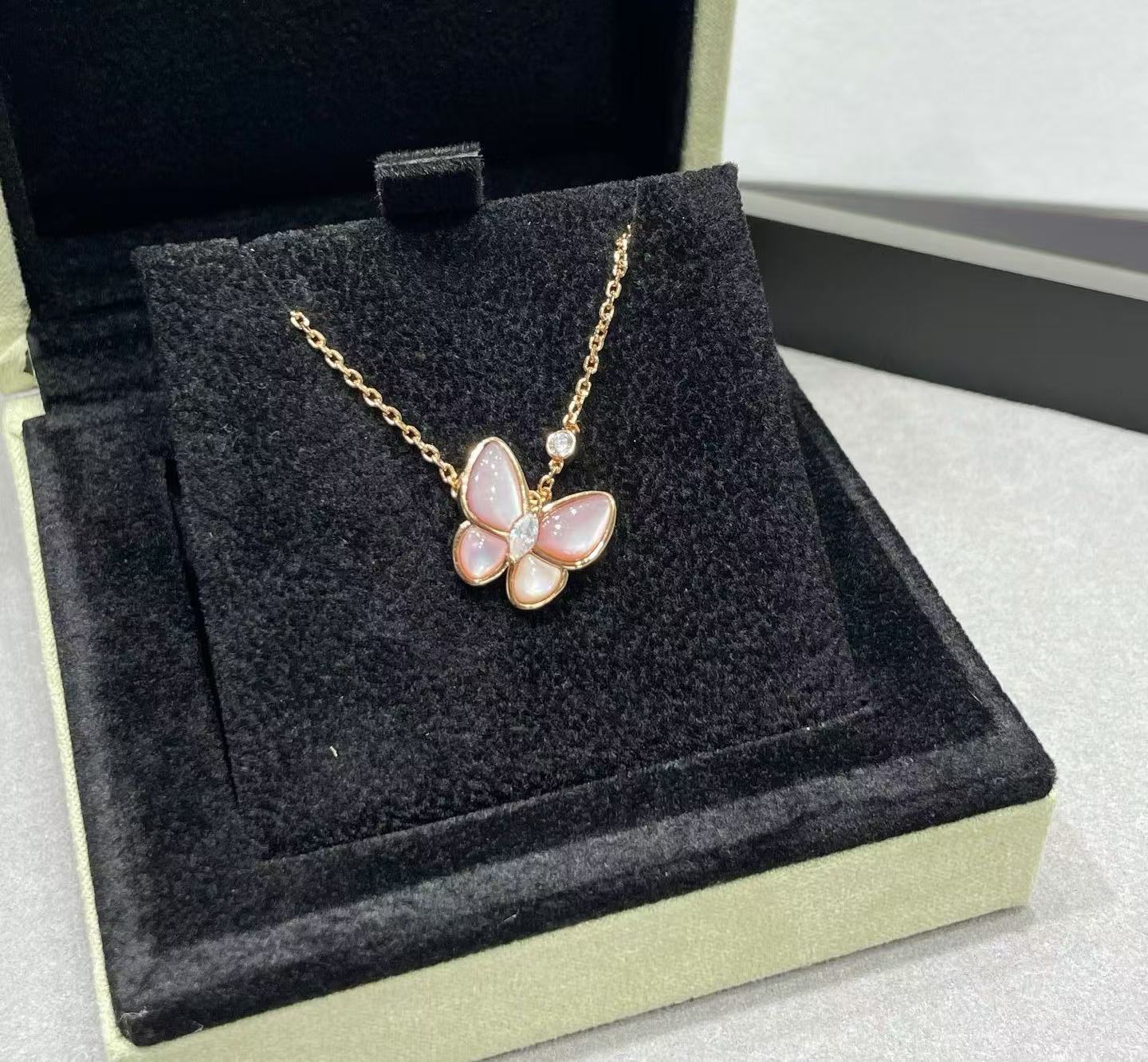 [Dream]BUTTERFLY PINK MOTHER-OF-PEARL DIAMOND NECKLACE