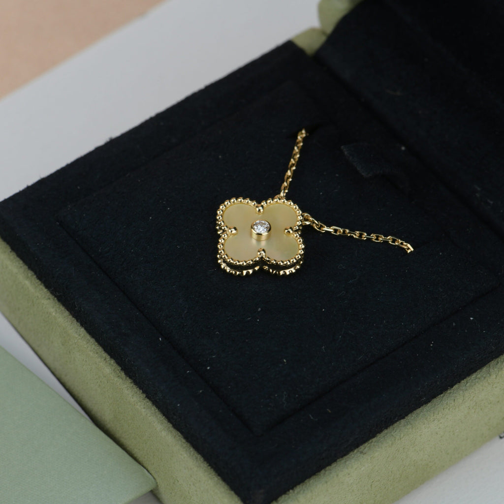 ¡®Dream¡¯CLOVER 15MM DIAMANT GOLD PERLMUTT HALSKETTE