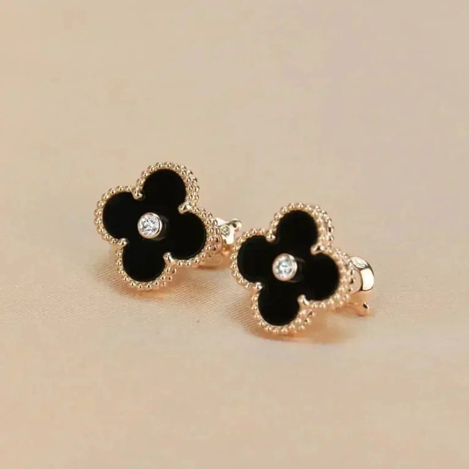 ¡®Dream¡¯CLOVER MEDIUM 1 MOTIFS ONYX DIAMOND EARRINGS