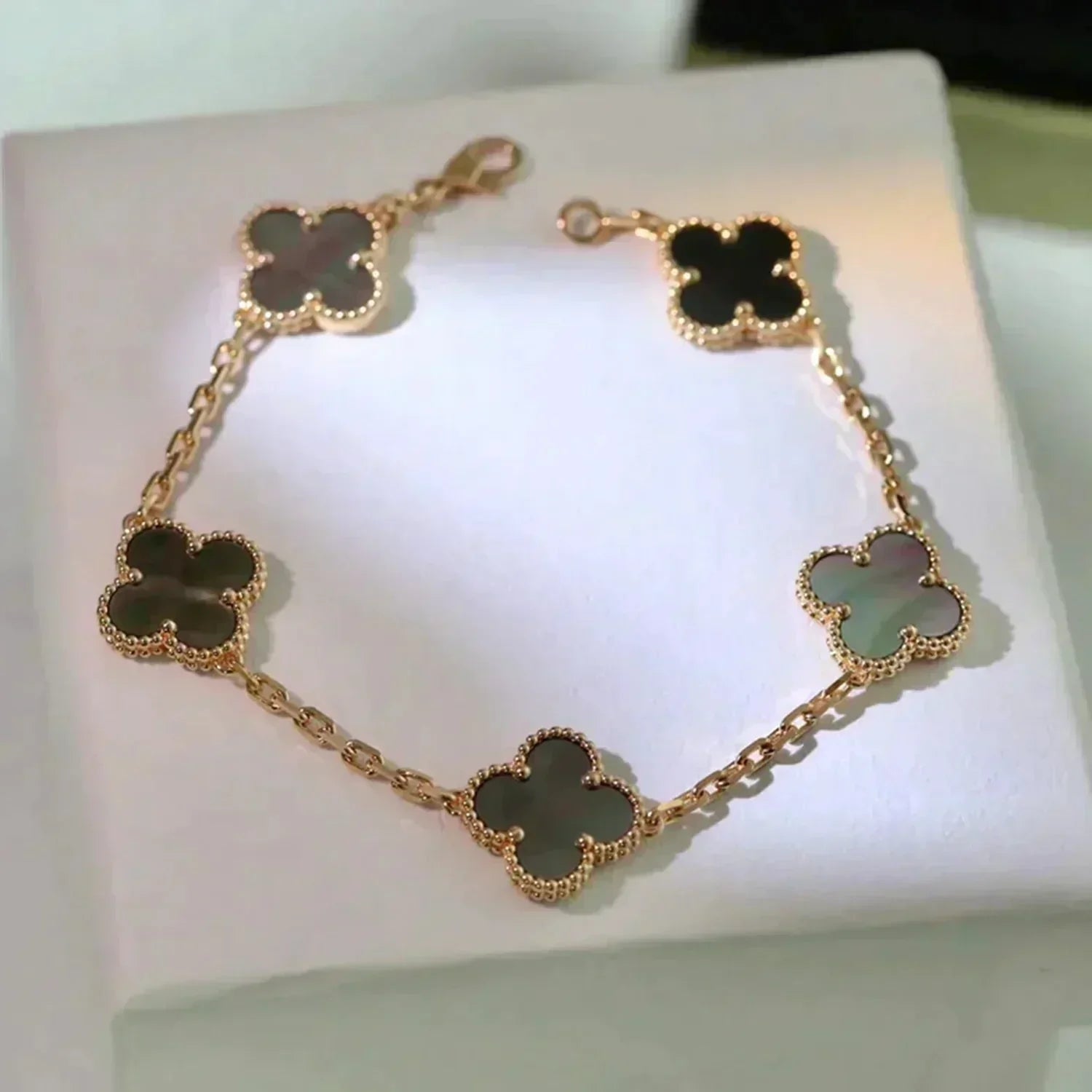 [Dream]New CLOVER 5 MOTIF GRAY MOP BRACELET COLLECTION