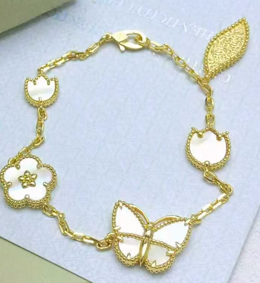[Dream] 26 NEW CLOVER LUCKY LIGHT YELLOW AND WHITE SET