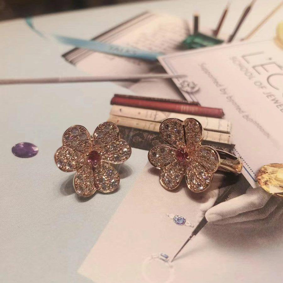 ¡®Dream¡¯FRIVOLE PINK GOLD FLOWER DIAMOND EARRINGS