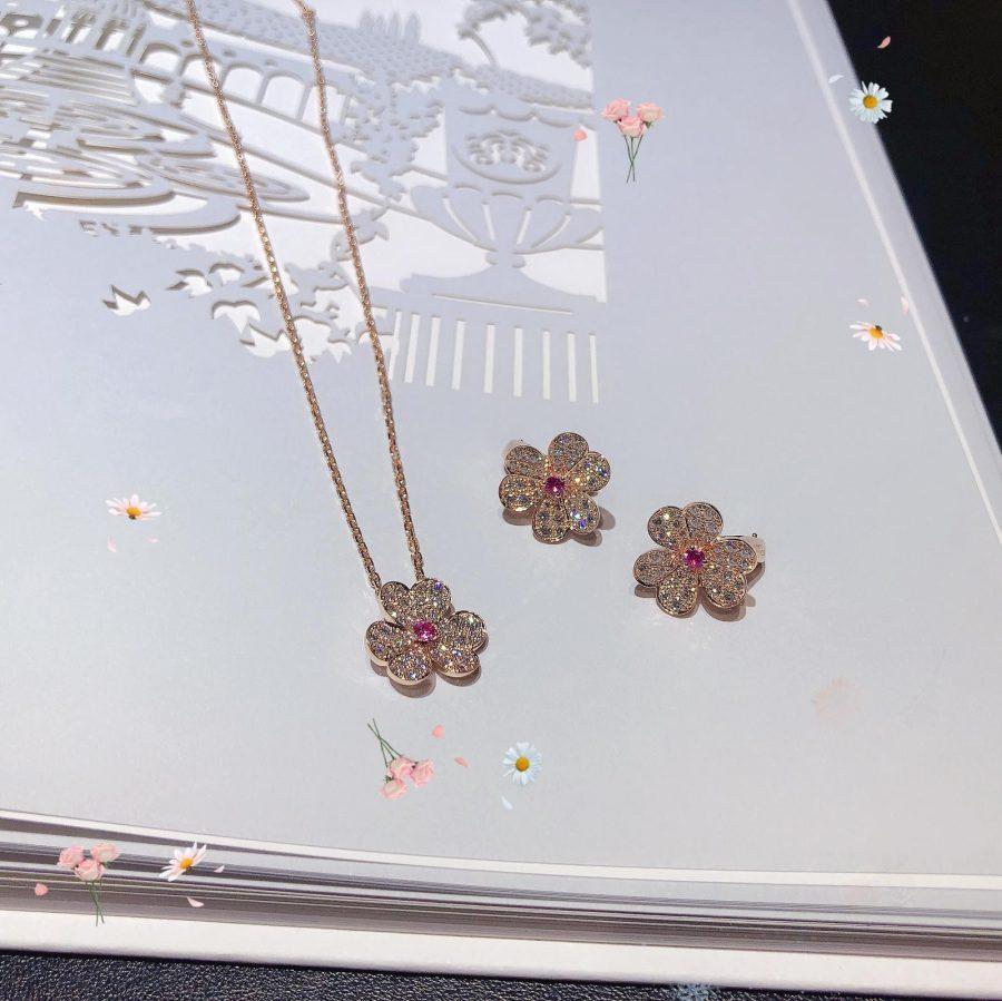 „Traum“ FRIVOLE ROSÉGOLD BLUMEN DIAMANT HALSKETTE
