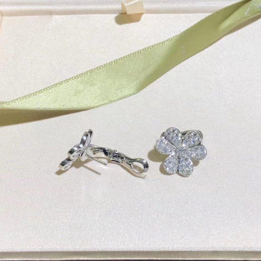 ¡®Dream¡¯FRIVOLE SILVER FLOWER DIAMOND EARRINGS